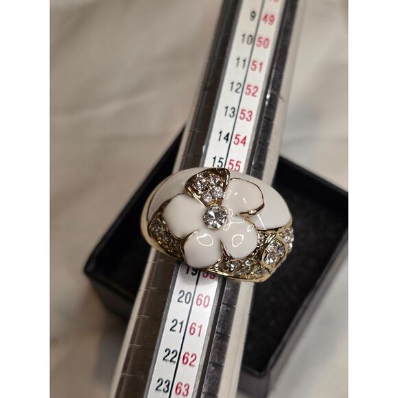 White Enamel Flower & Crystal Gold-Tone Ring Size 9 - Picture 5 of 8